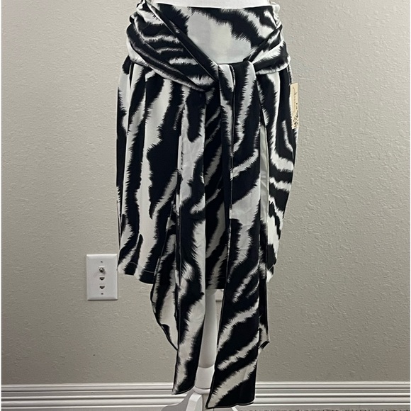 NWT, Hanna & Gracie, self-tie wrap skirt, animal print, knee length,size medium. - Picture 9 of 12
